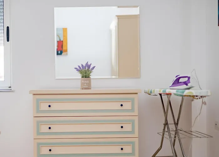 Modern Oasis Near Park & Stadium דירה