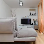 Apartmán Modern Oasis Near Park & Stadium